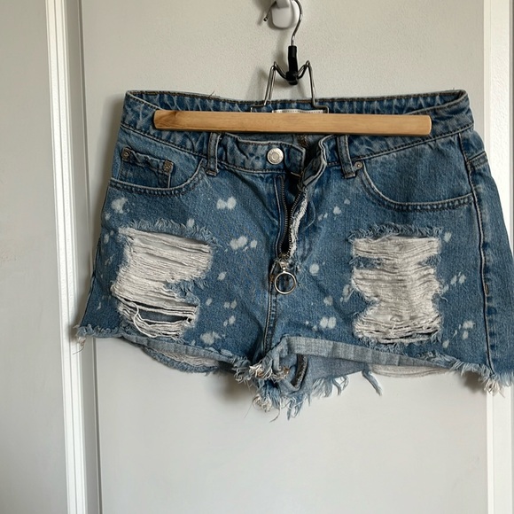 Shorts - Picture 2 of 4